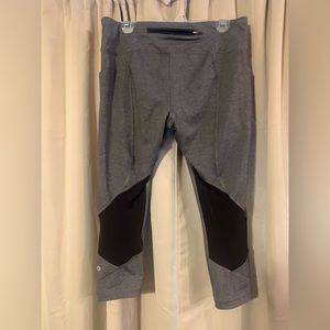 Lululemon crop leggings size 12 with side pockets, great condition no pilling